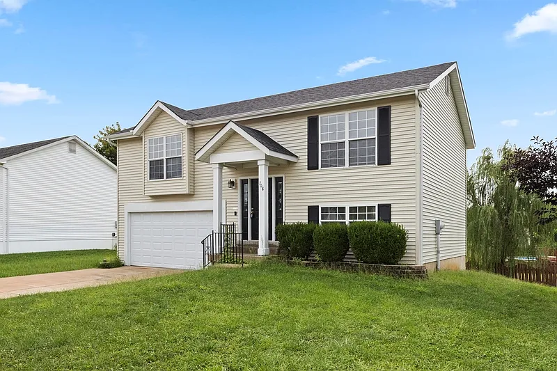 3 bed, 2.0 bath, $2,100 — Photo 2