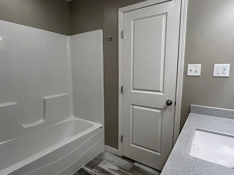 2535 S Prospect Ave — Photo 14