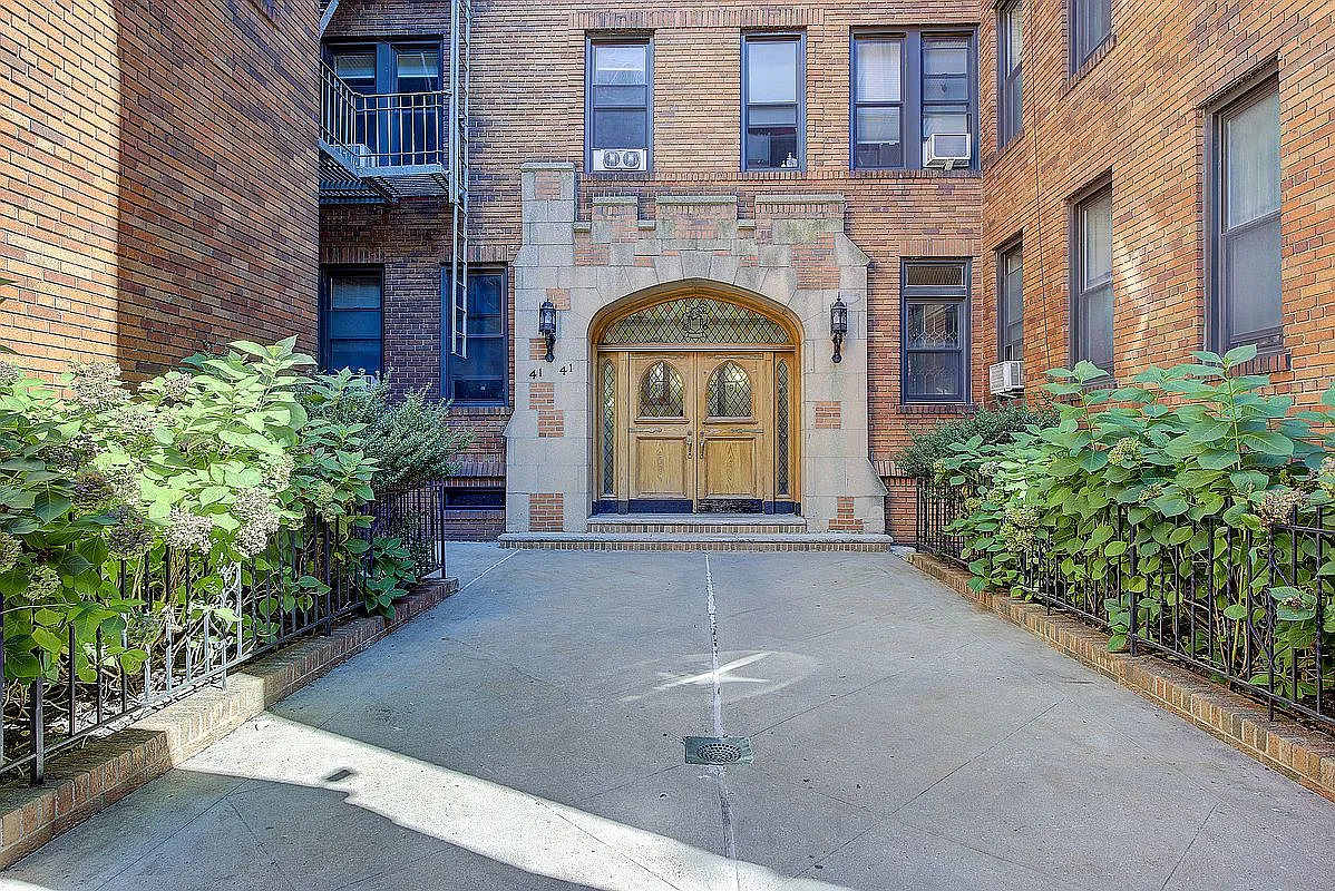 4141 41st St APT 1G photo 1