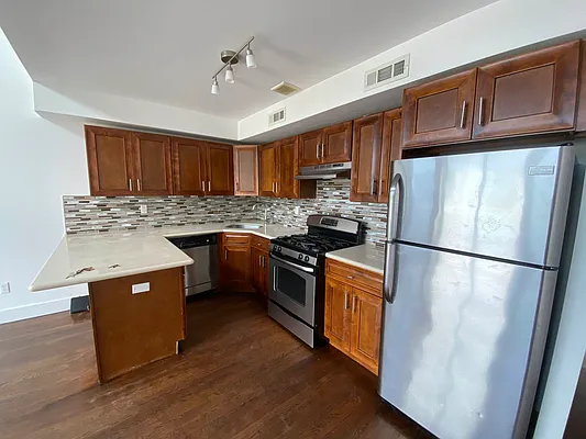 Rented by Premier Metro Realty Corp | media 61