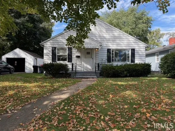 1521 Huey St, South Bend, IN 46628