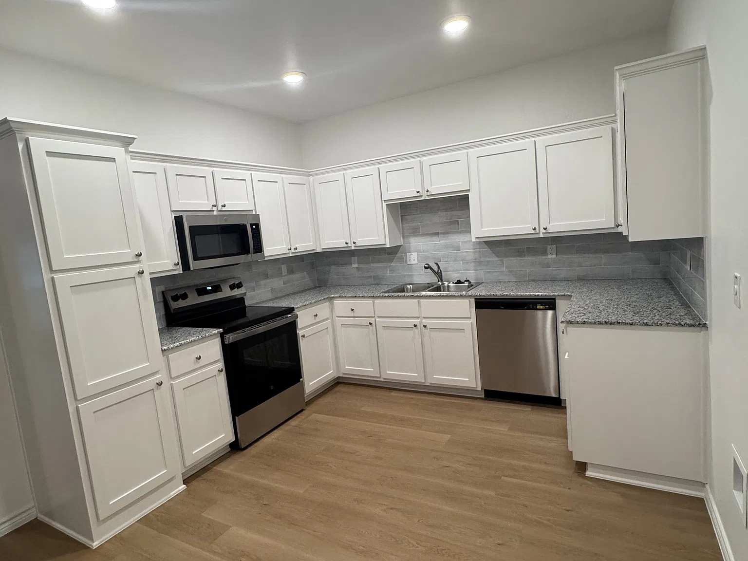 421 East Beeline Lane - B — Photo 4