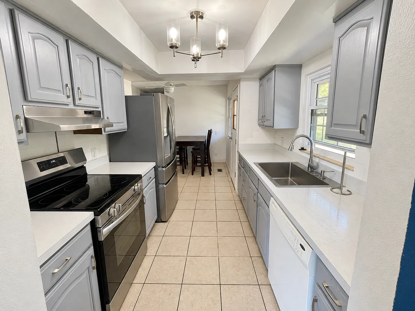 3 bed, 2.5 bath, 1800 sqft, $1,800 — Photo 3