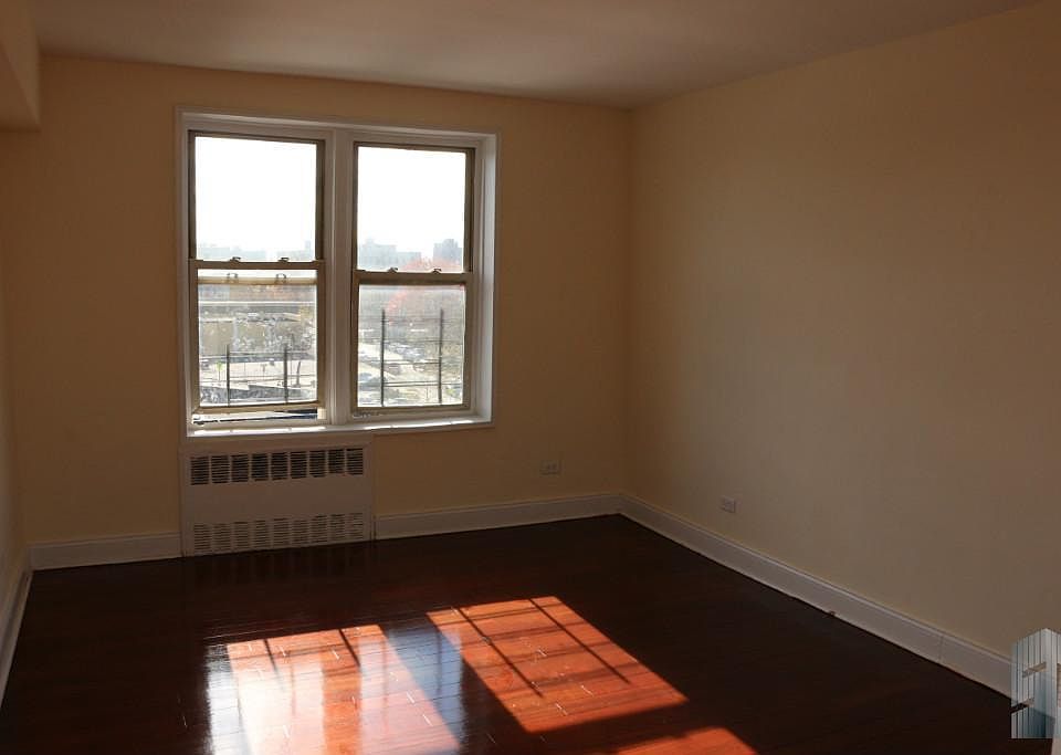 2nd image of 2112 Starling Ave APT 6D