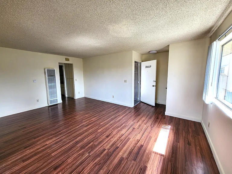 10669 Walnut St — Photo 11