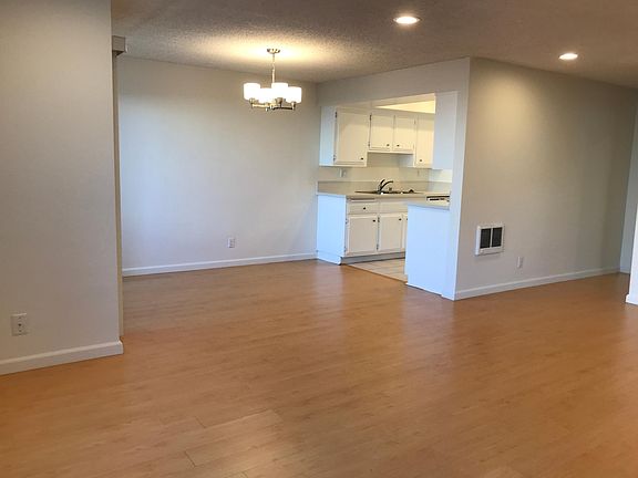 5th image of 838 9th St #3