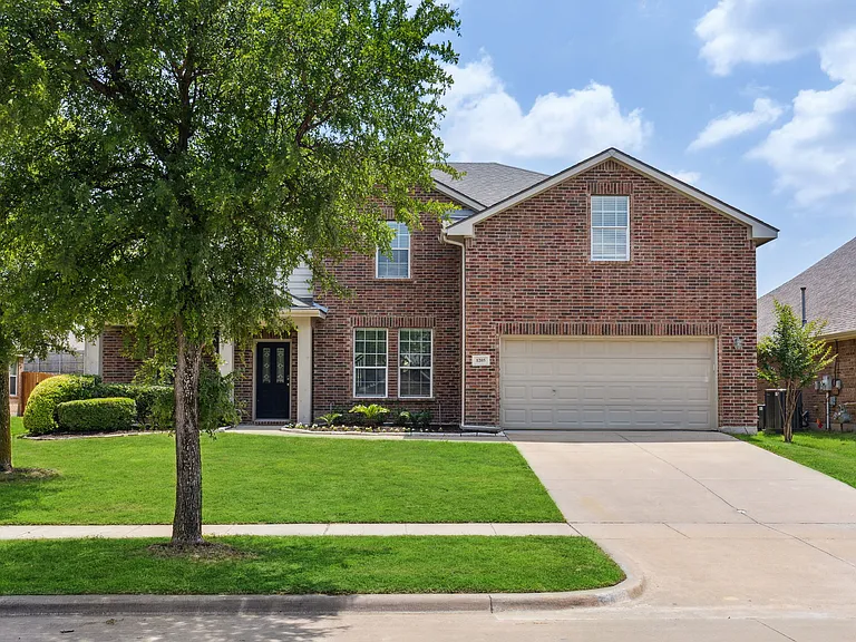 1205 Stone Ln — Photo 2