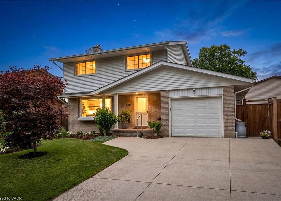 1st image of 10 Radcliffe Dr