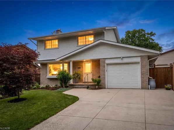 10 Radcliffe Dr, Kitchener, ON N2E 2H3