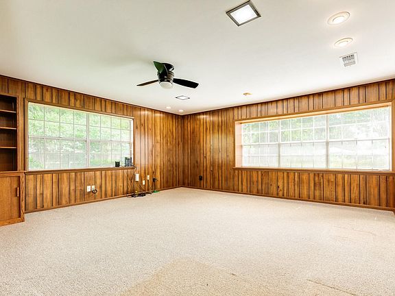 5th image of 107 Hyacinth St