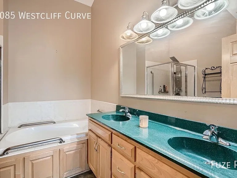 1085 Westcliff Curv — Photo 8