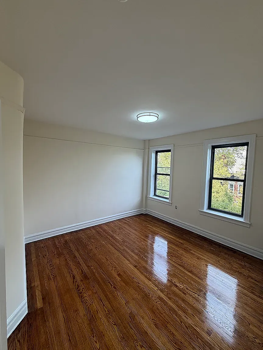 32-06 35th Avenue — Photo 2