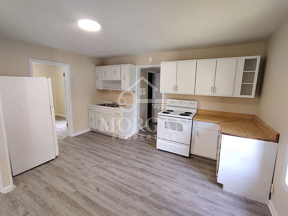 3rd image of 511 E 7th St