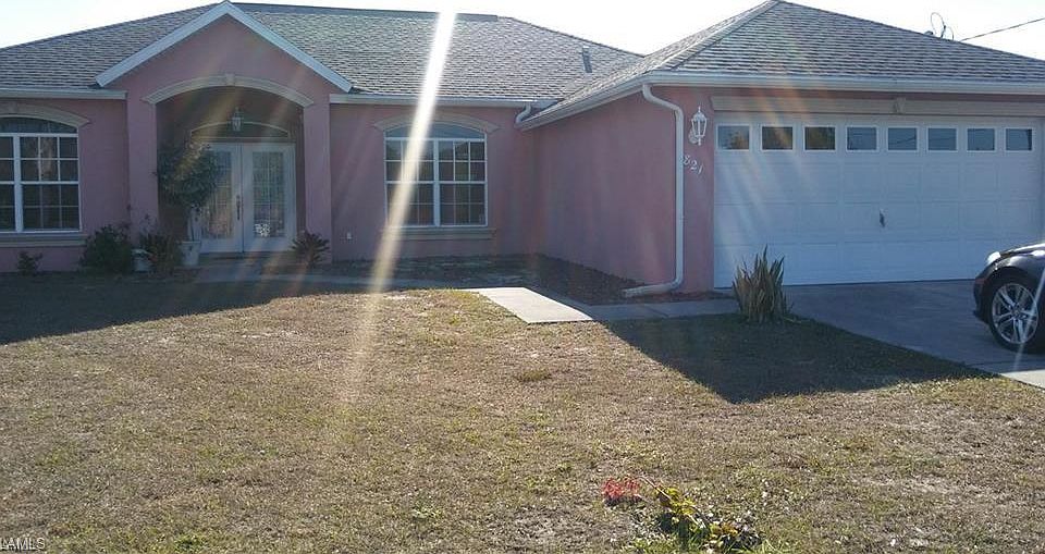 1st image of 821 Woodridge Cir