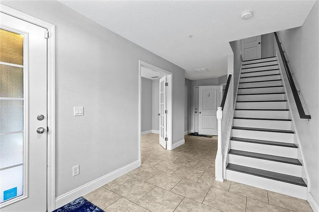 4 bed, 3.5 bath, 2242 sqft, $2,950 — Photo 2