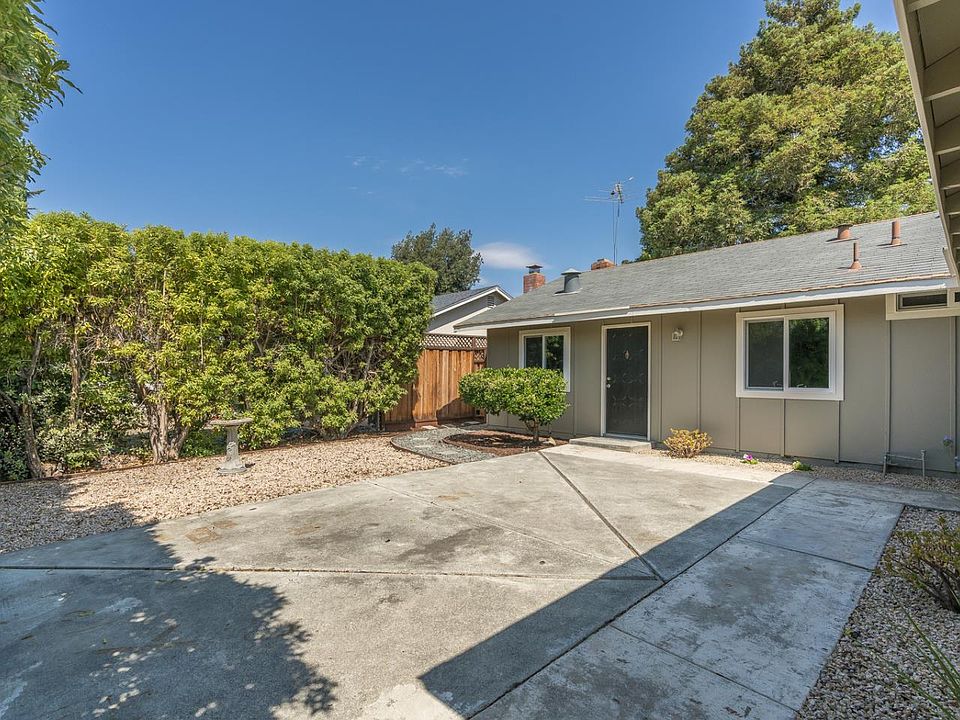1st image of 2630 Gomes Dr