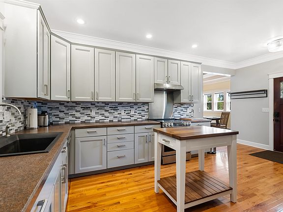 5th image of 22 Granite Ridge Rd E