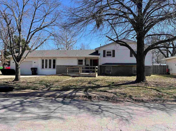 300 Sweezy St, Halstead, KS 67056