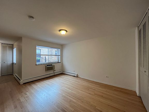2nd image of 736 W Buena Ave APT 405