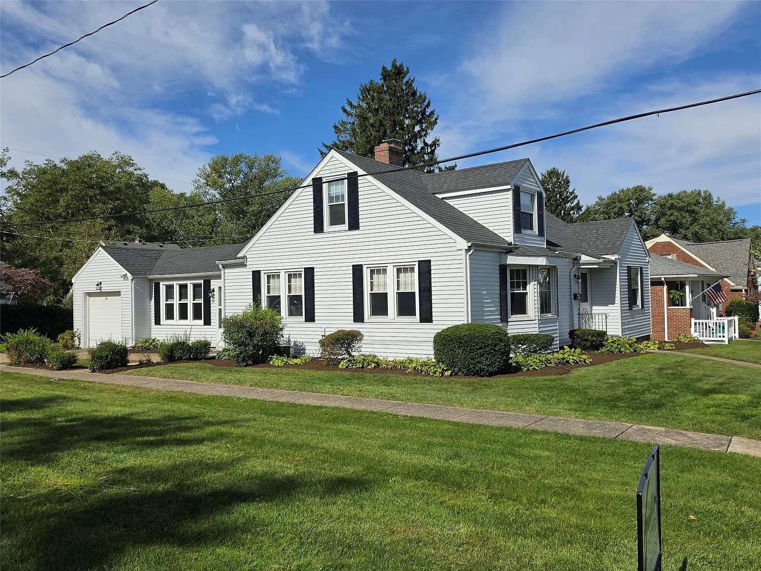4 bed, 2.0 bath, 1676 sqft, $1,850 — Photo 1