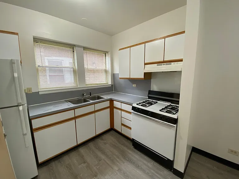 Central Park Apartments — Photo 5