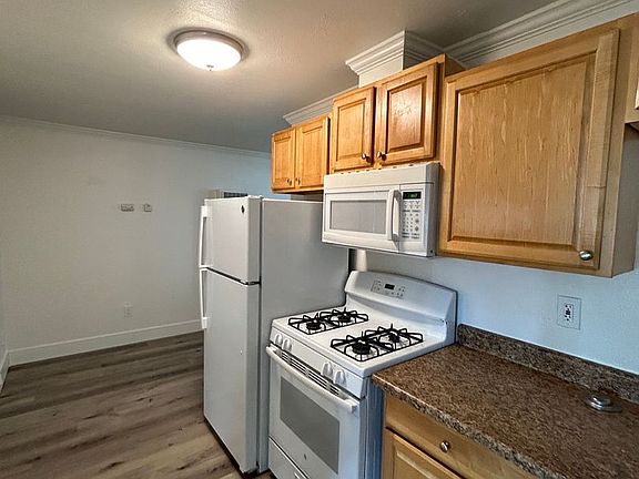 3rd image of 111-113 6th St #111-2
