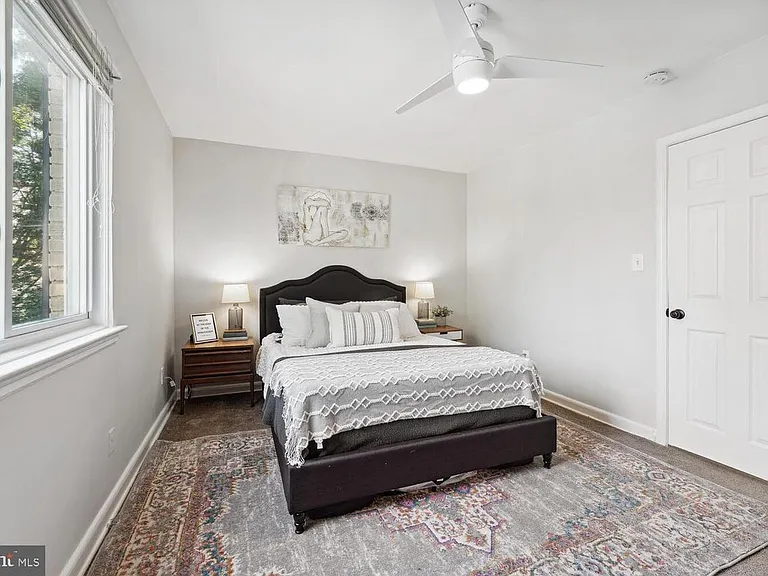 2325 Chester St SE — Photo 6