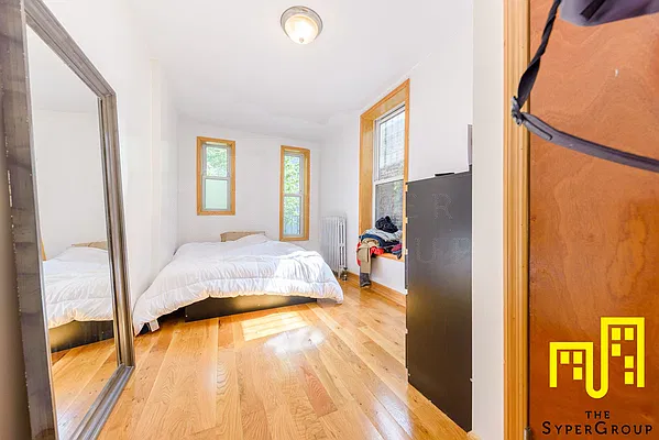 Rented by The Syper Group | media 10