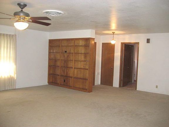5th image of 216 W Circuit Dr