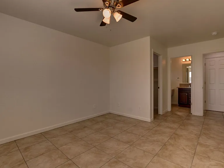 3027 N Corrine Dr — Photo 12