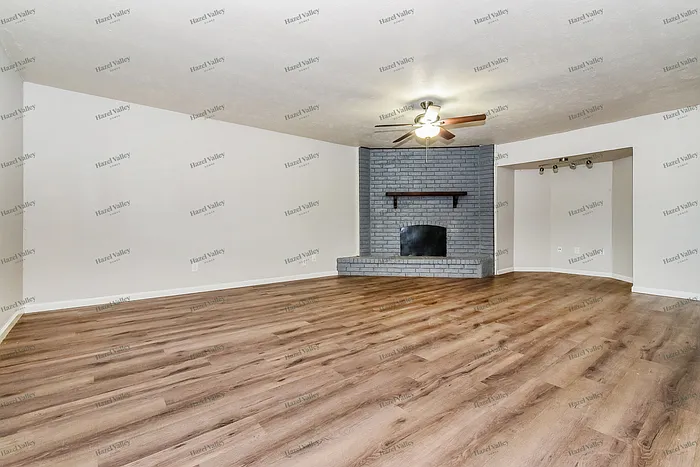 5805 Ridgecove Dr — Photo 3