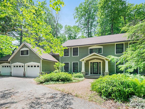 2nd image of 779 Scenic Dr