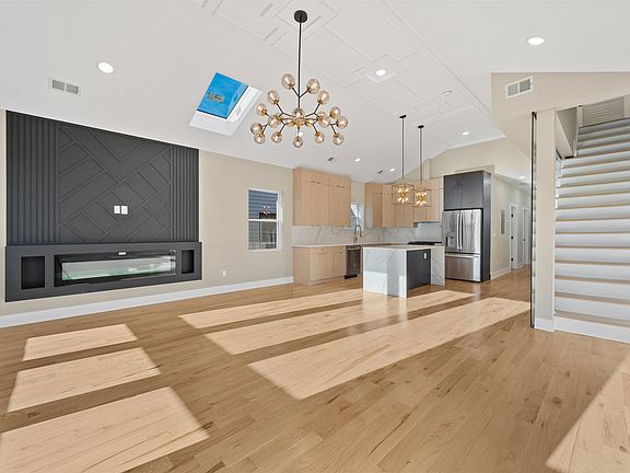 2nd image of 32 Zabriskie St #2