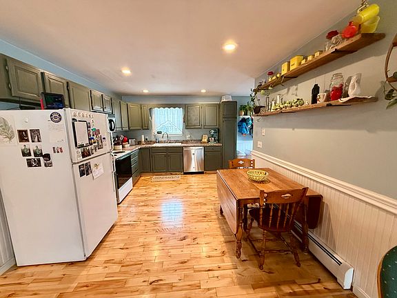 4th image of 311 Phinney Farm Road