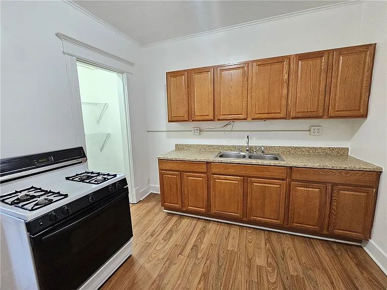 105 Sherman Pkwy — Photo 8