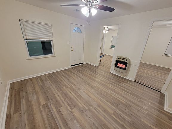 Livingroom view to the bed rooms