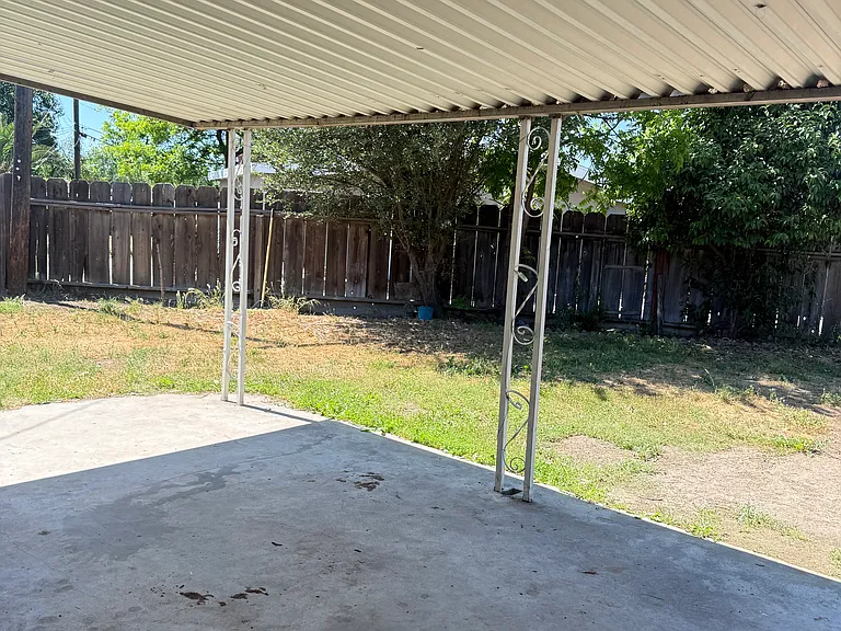 3547 N Lafayette Ave — Photo 10