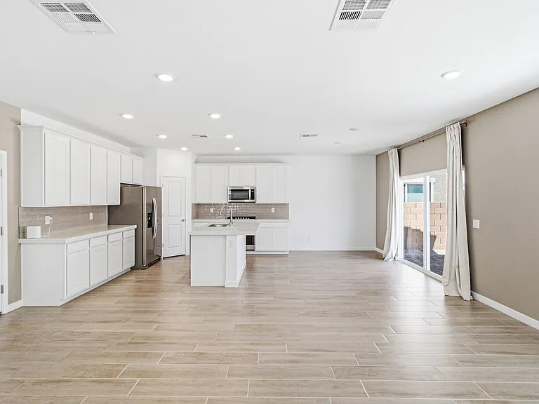 9915 Ruby Dome Ave — Photo 5