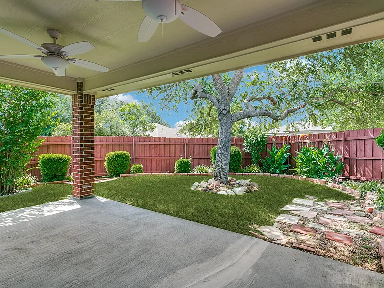 805 Stone Trail Dr — Photo 3