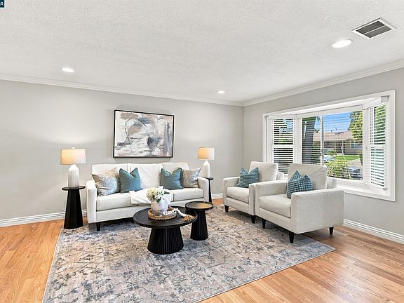 2nd image of 22 Haven Pl