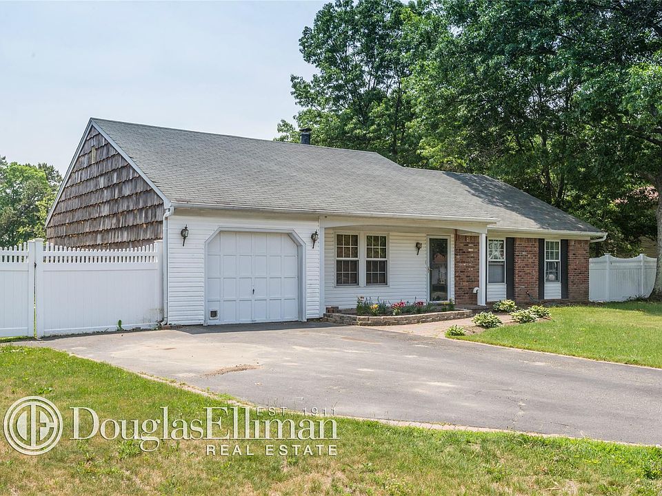 1st image of 36 Felway Dr