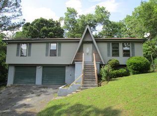 14 Dee View Ln, Rossville, GA 30741