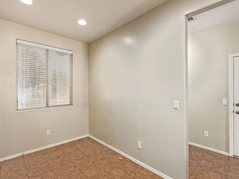 7419 W Glass Ln — Photo 12