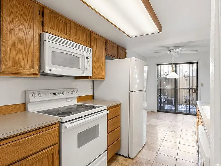 207 S 8th Ave #7 — Photo 6