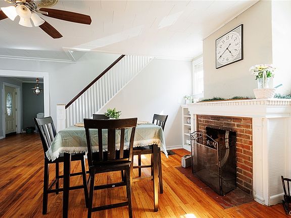 5th image of 1017 Bronson St