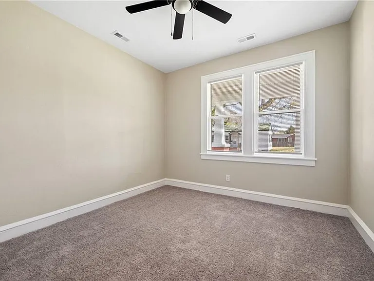 413 Highland Ave — Photo 10