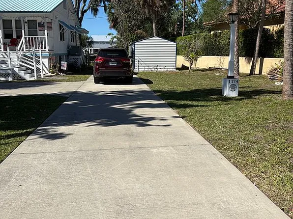 1174 SE Kings Bay Dr, Crystal River, FL 34429