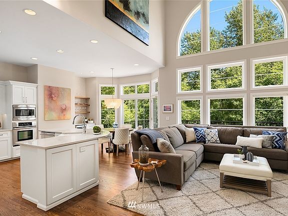 3rd image of 22958 SE 43rd Pl
