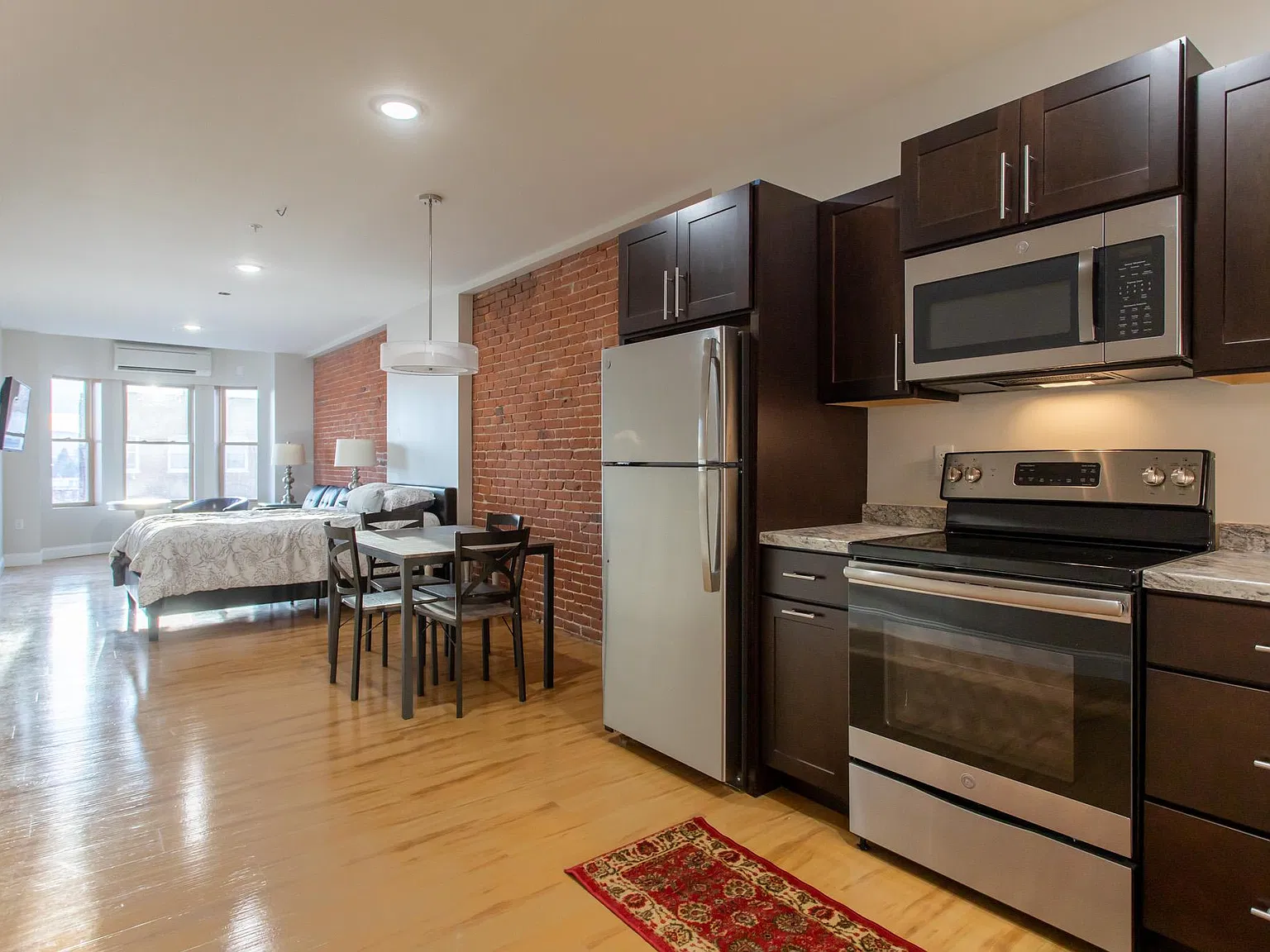 1331 Elm St — Photo 3