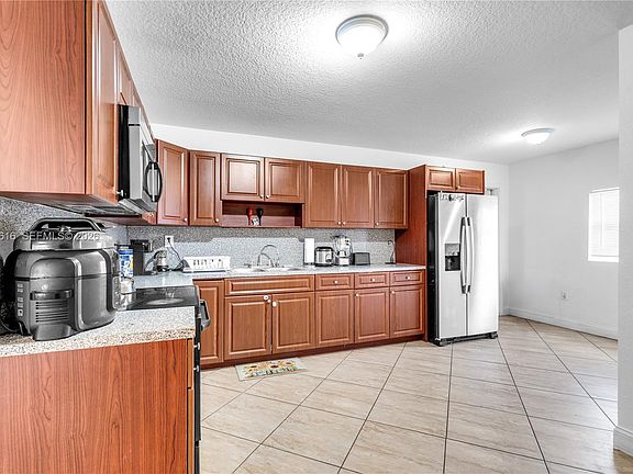 5th image of 1420 NW 195th St